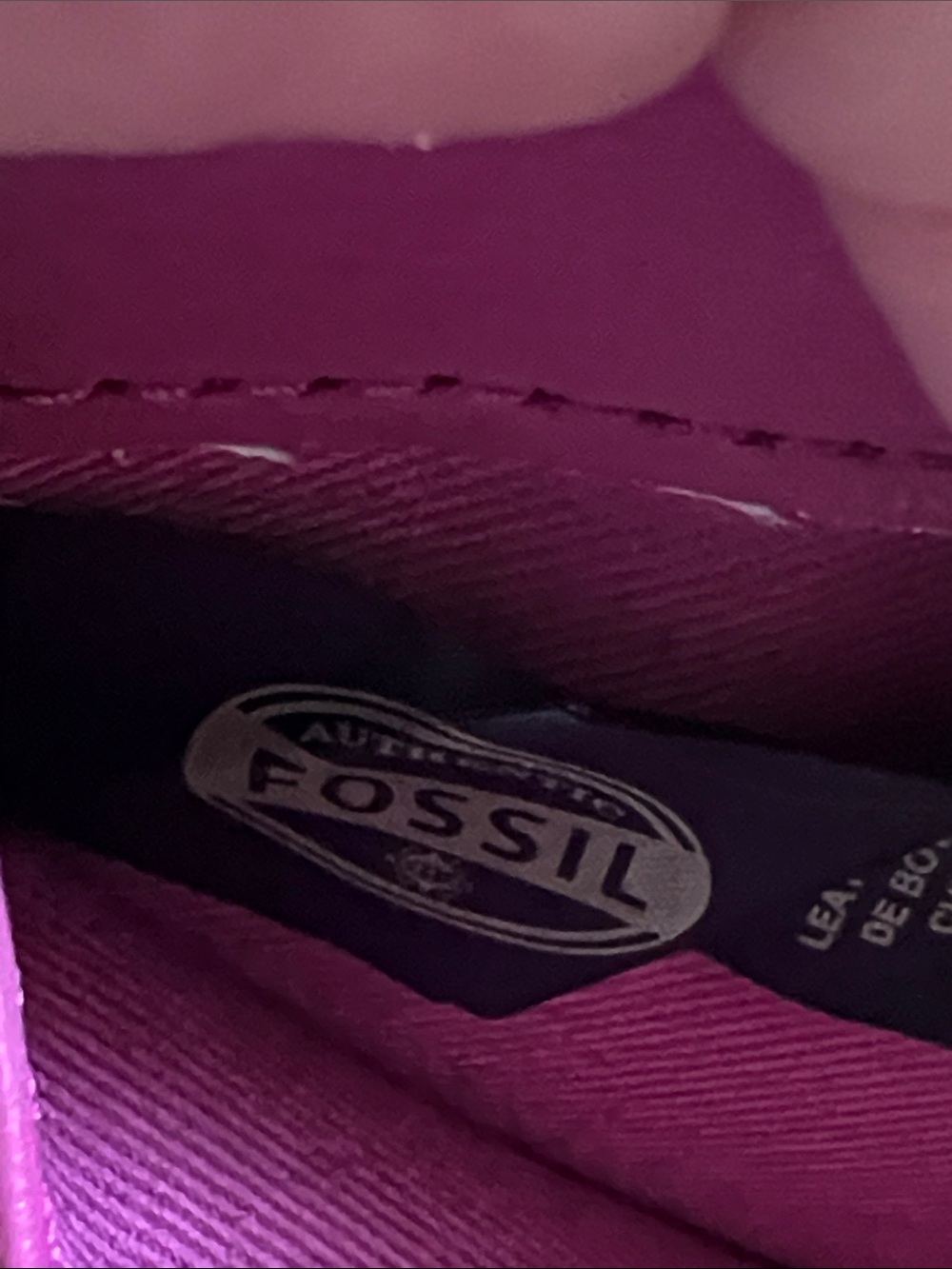 FOSSIL RED WRiSTLET. - Picture 9 of 13